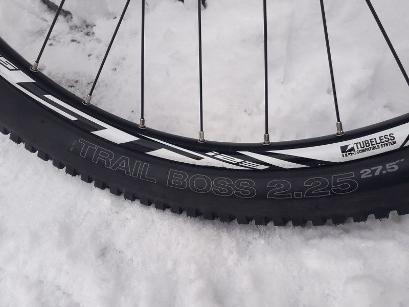 Zapletená kola Bontrager + pláště WTB