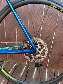 Silnička MERIDA Scultura Disc 500 - L/56 cm, karbon vidlice
