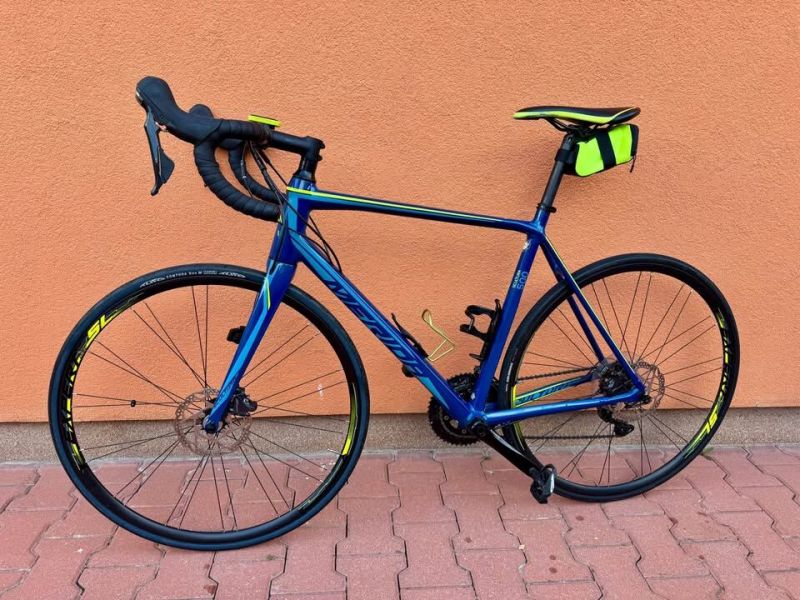 Silnička MERIDA Scultura Disc 500 - L/56 cm, karbon vidlice