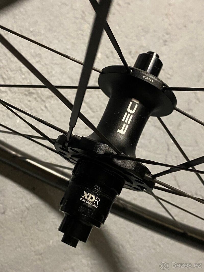 Karbonová kola Idea R35 (1065g)