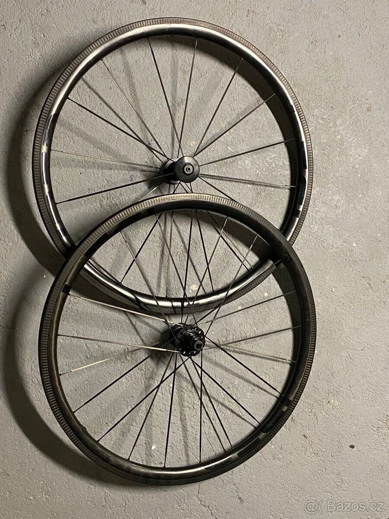 Karbonová kola Idea R35 (1065g)