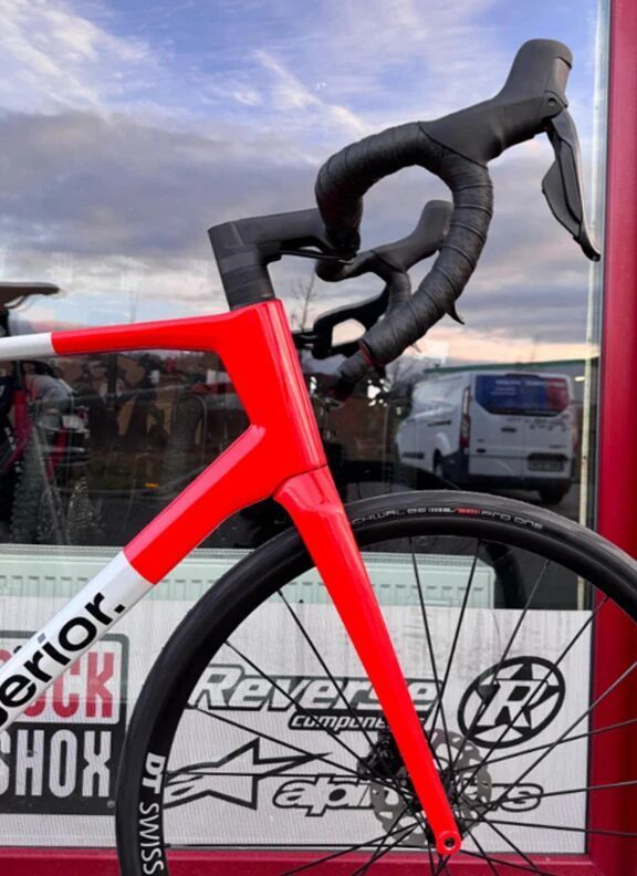 🔥🔥 SLEVA 24.000Kč 🔥🔥 Superior X-ROAD 9.5 GF / Gloss Grey / Orange Red - 58cm carbon