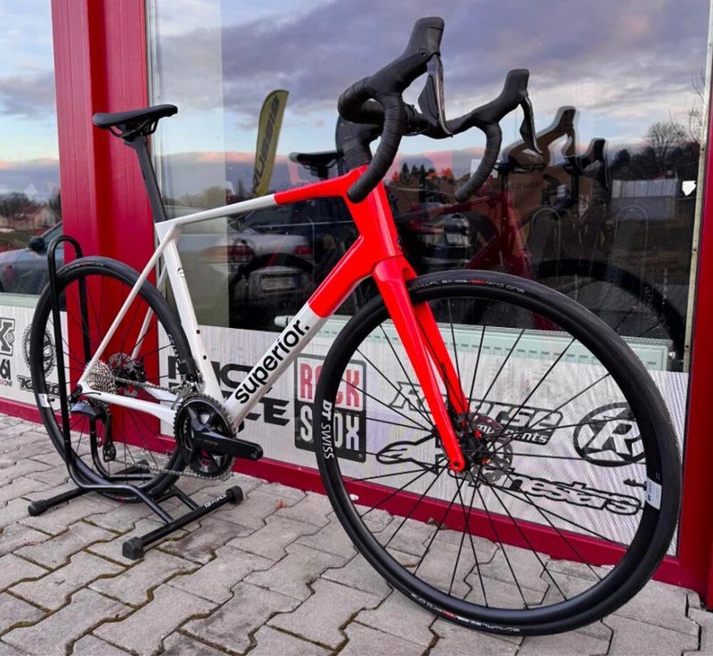 🔥🔥 SLEVA 24.000Kč 🔥🔥 Superior X-ROAD 9.5 GF / Gloss Grey / Orange Red - 58cm carbon