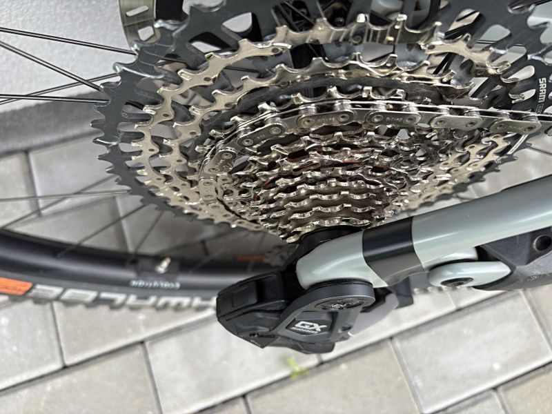 ELEKTROKOLO CUBE AMS HYBRID ONE44 C:68X TM 400X 29 - 17,9 kg
