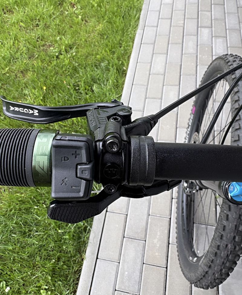 ELEKTROKOLO CUBE AMS HYBRID ONE44 C:68X TM 400X 29 - 17,9 kg
