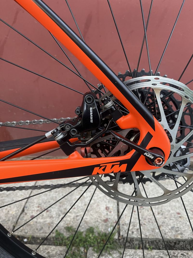 KTM karbonové kolo 