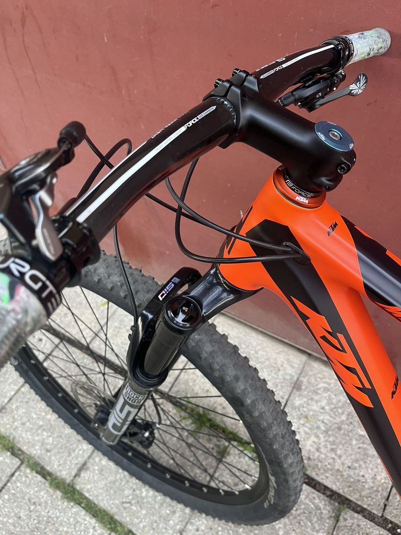 KTM karbonové kolo 