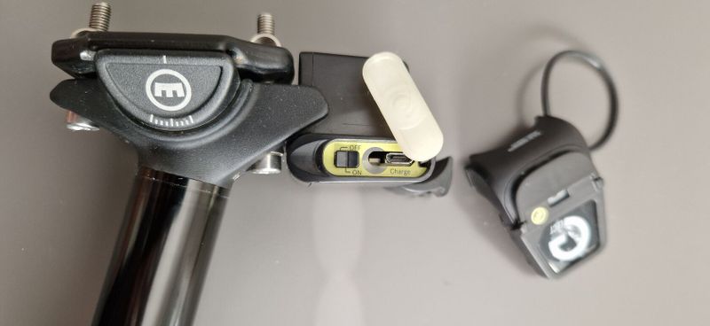 Magura Vyron V2 31,6 100 mm Elektronická teleskopická sedlovka