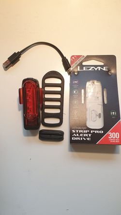 Zadní světlo Lezyne Rear Strip Drive Alert 300, Black