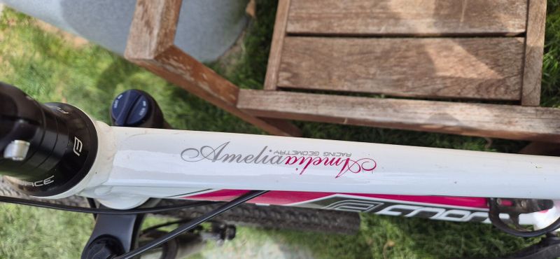 Juniorské dívčí kolo Force Amelia rám 14,5", kola 26"