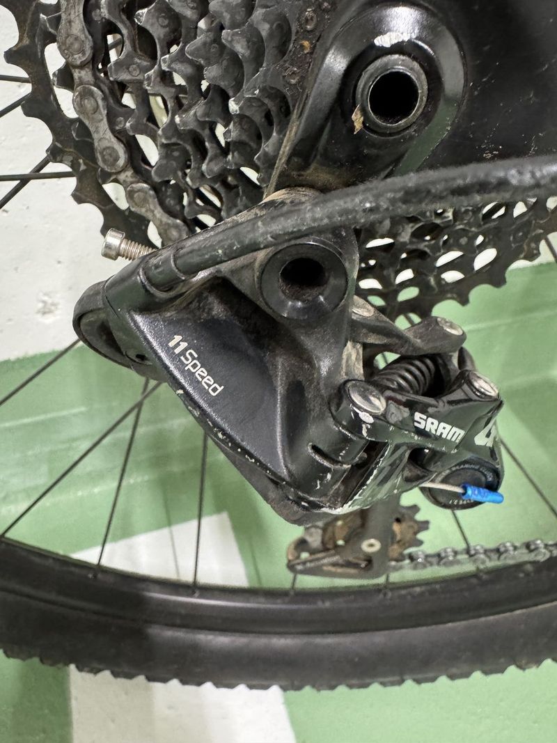 Prodám celoodpružené karbonové XC kolo Specialized Epic (vel. M) – SRAM GX, RaceFace, 11sp