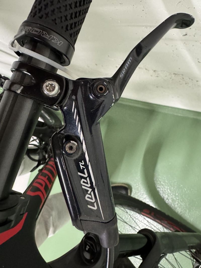 Prodám celoodpružené karbonové XC kolo Specialized Epic (vel. M) – SRAM GX, RaceFace, 11sp