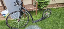 Závodní koloběžka KOSTKA RACER - hliníkový rám, kola Remerx 27/20"