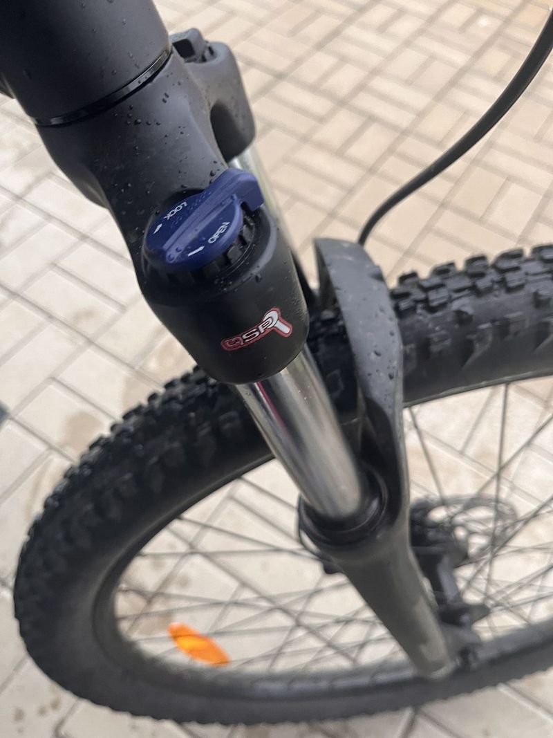 Suntour xct30 lock