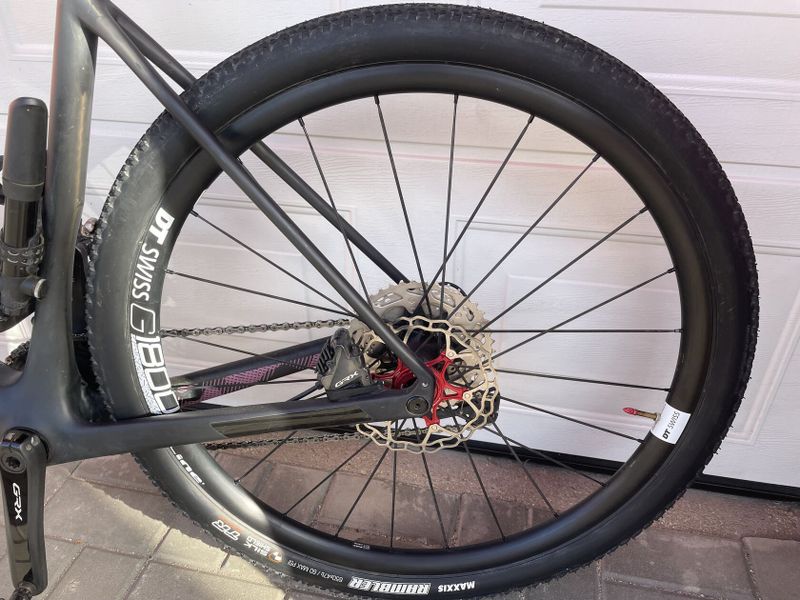 Elegantní Specialized Diverge X1 karbon se sadou GRX GX810 1x11 40 zubů !!!