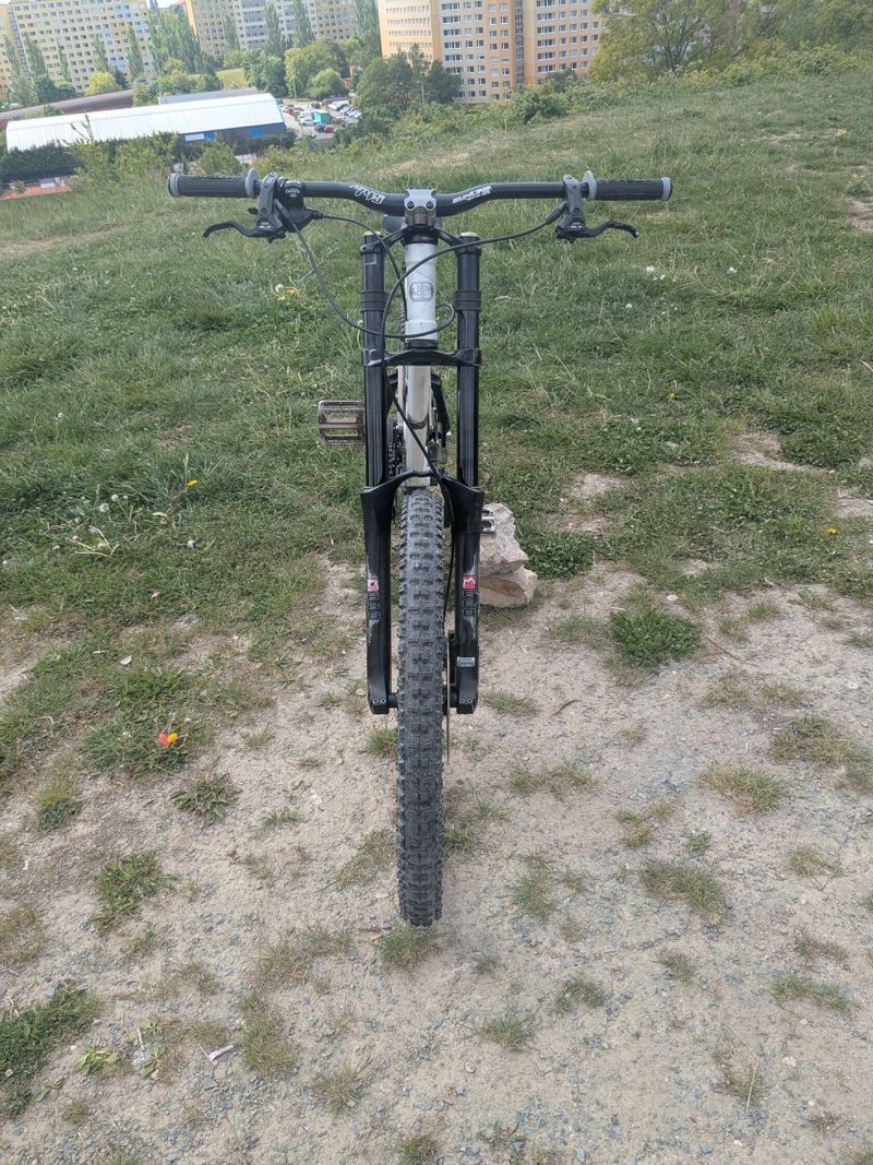 Sjezdové kolo Can Bums DH 