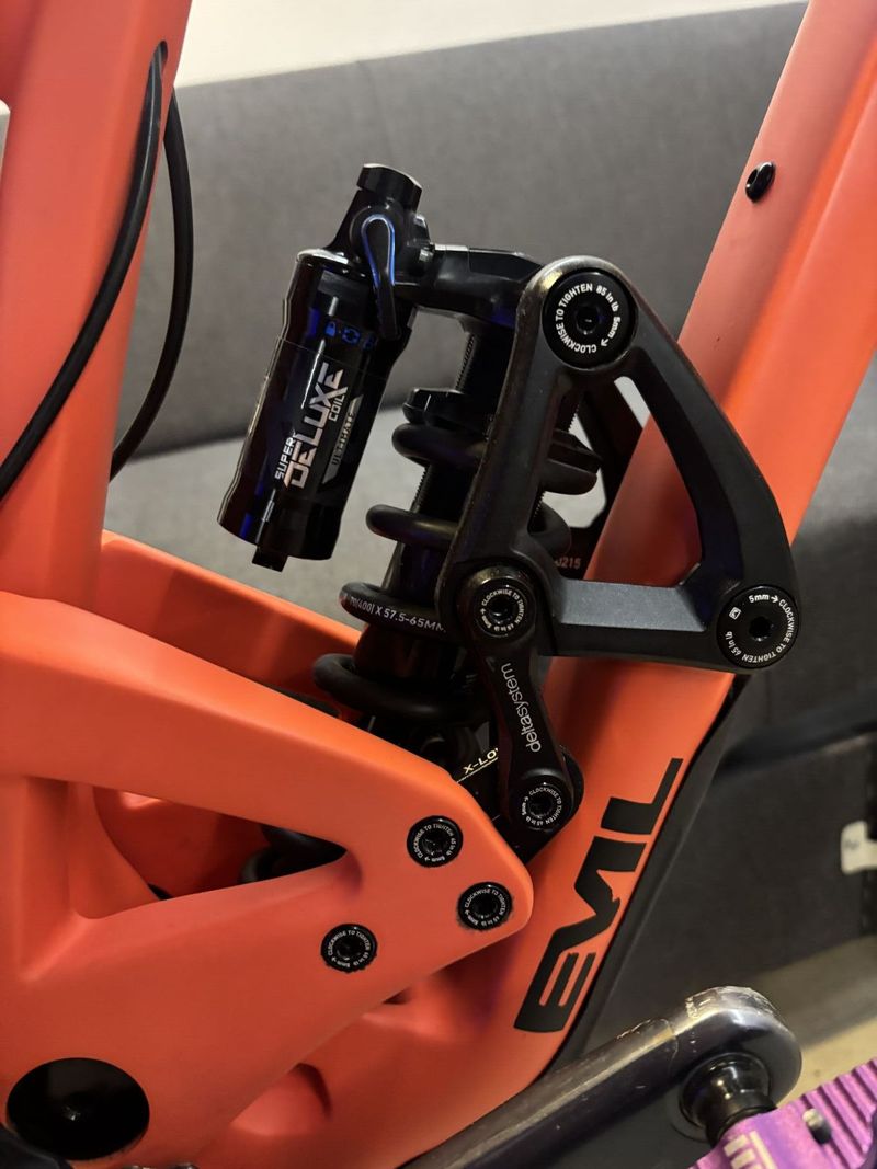 Prodám enduro kolo Evil Wreckoning v top stavu