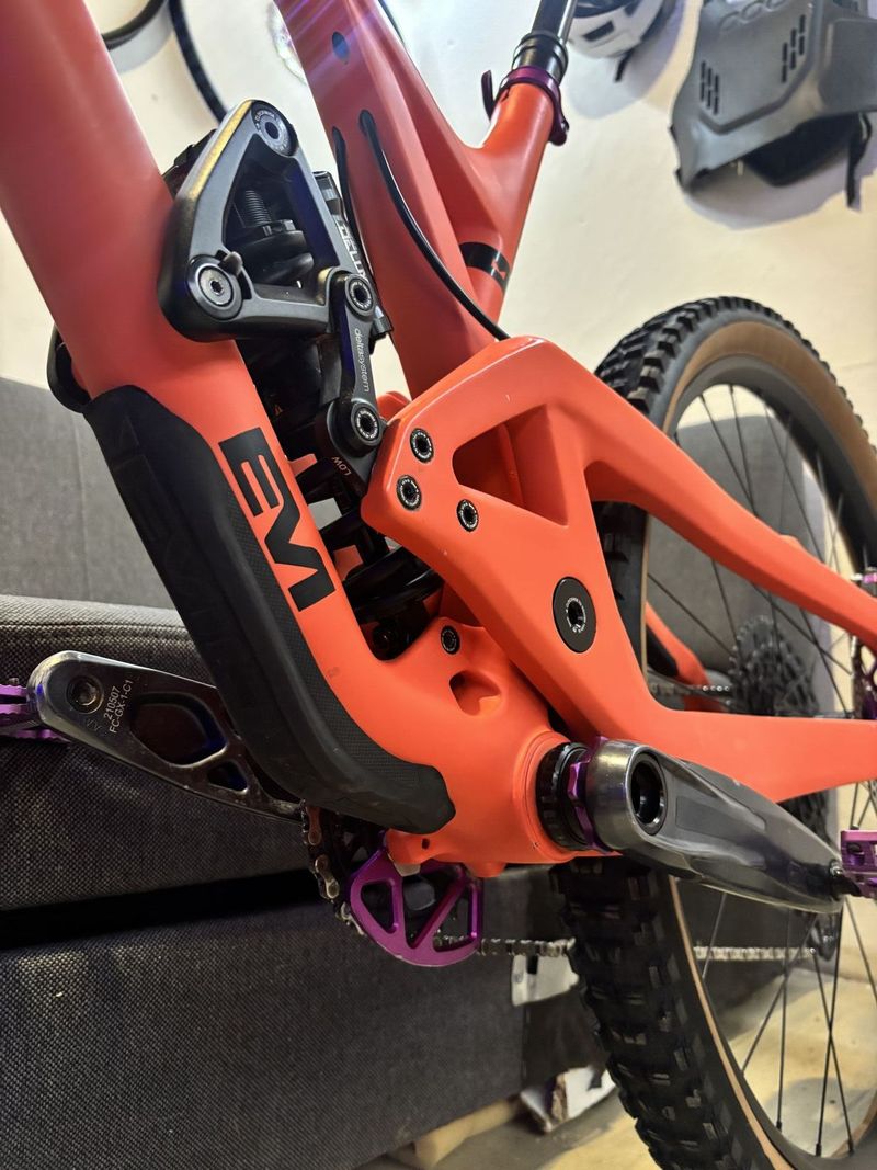 Prodám enduro kolo Evil Wreckoning v top stavu