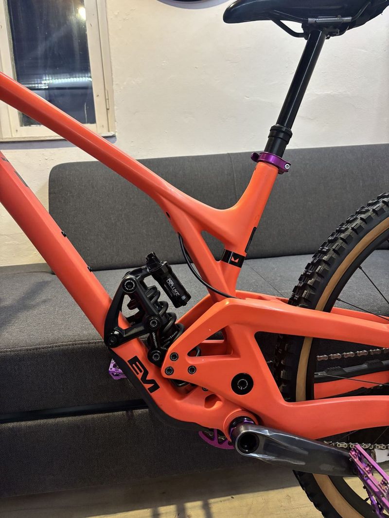 Prodám enduro kolo Evil Wreckoning v top stavu