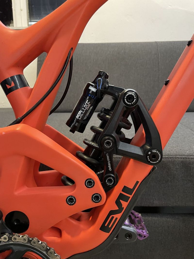 Prodám enduro kolo Evil Wreckoning v top stavu