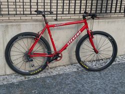 Hmotnost jen 9,5 kg , Carbon sedlovka + Karbon řidítka