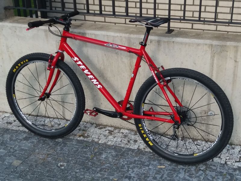 Hmotnost jen 9,5 kg , Carbon sedlovka + Karbon řidítka