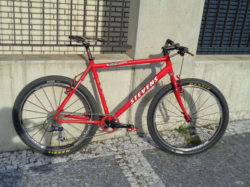 Hmotnost jen 9,5 kg , Carbon sedlovka + Karbon řidítka