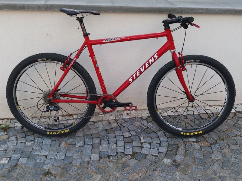 Hmotnost jen 9,5 kg , Carbon sedlovka + Karbon řidítka