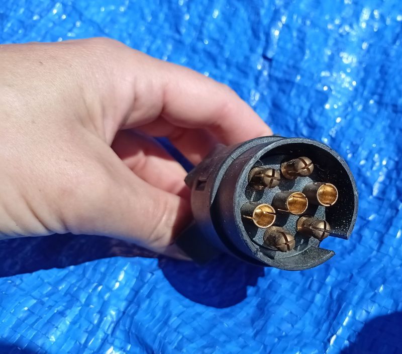Nosič na 4 kola na tažné zařízení 