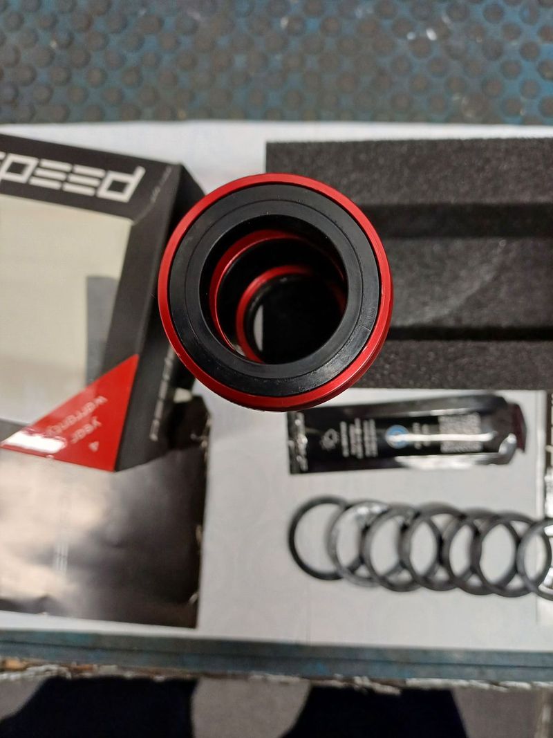Střed Ceramicspeed PF30 pro DUB 