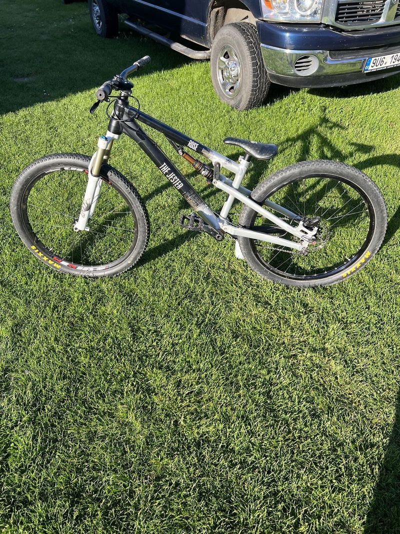 Slopestyle dirt kolo rose the jester fox 32 