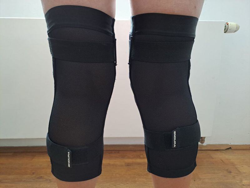 ZÁNOVNÍ Endura MT500 Hard Shell chrániče kolen