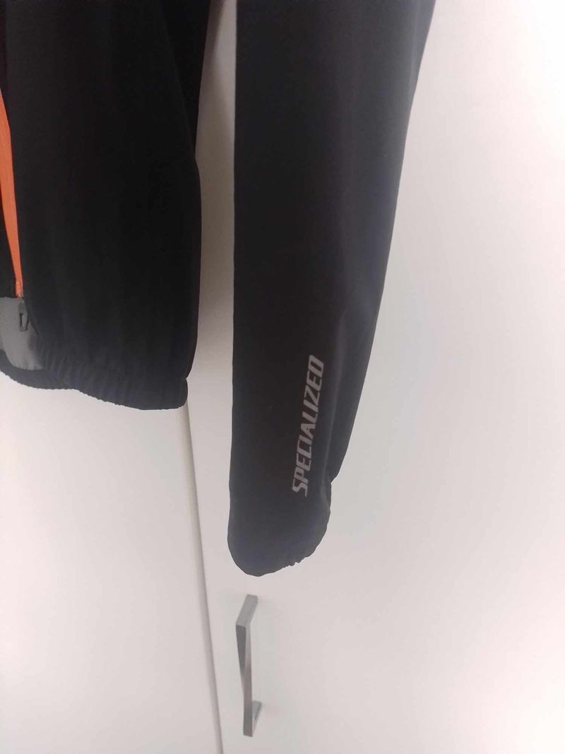 Nová Specialized Deflect H2O Pac black