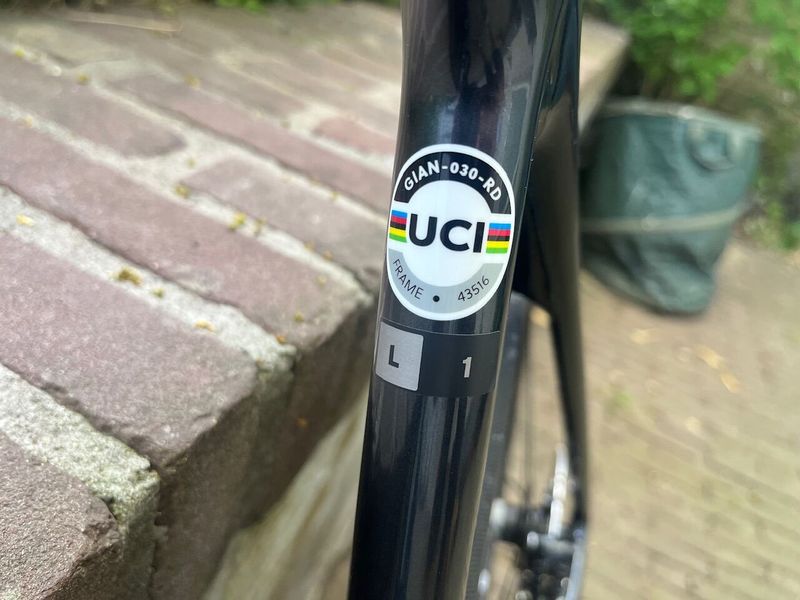 Karbonové kolo Giant TCR Advanced disk 1+PRO compact, 2x11s Ultegra, vel.L, škrábanec - horni trubka