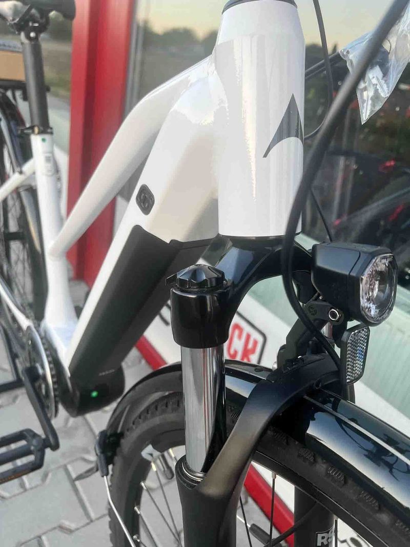 🔥🔥 SLEVA 26.000 Kč -46 % 🔥🔥 LEVIT MUSCA MX 468 mid white pearl - M středový motor