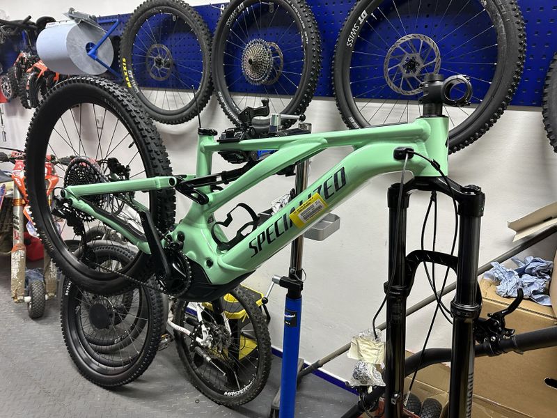 Specialized Turbo Levo S2 najeto 650km stav nového kola