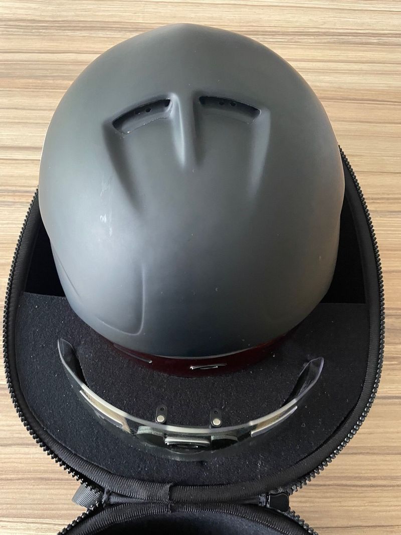 Helma Oakley ARO7 Mips, vel. M