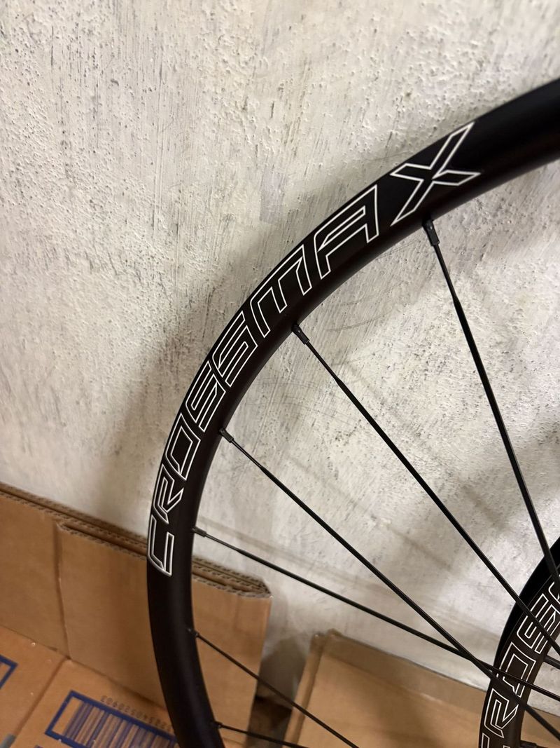 Zapletená kola Mavic Crossmax Boost 29"