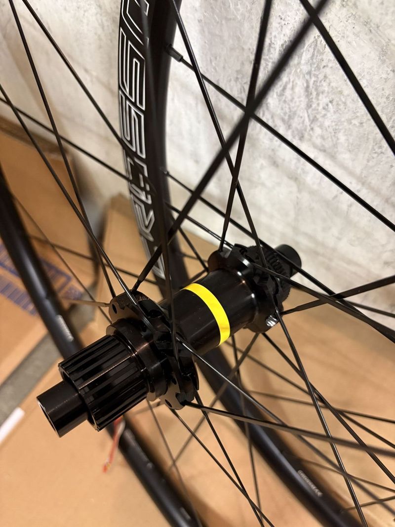 Zapletená kola Mavic Crossmax Boost 29"