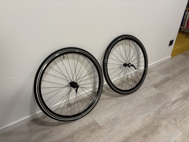 Zapletená kola Decathlon Triban 500 s plášti