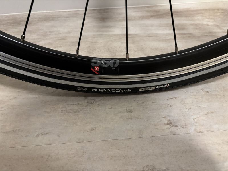 Zapletená kola Decathlon Triban 500 s plášti