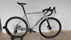 Basso Palta Stone Grey Rival AXS XPLR velikost L, poškrábaný v přepravě