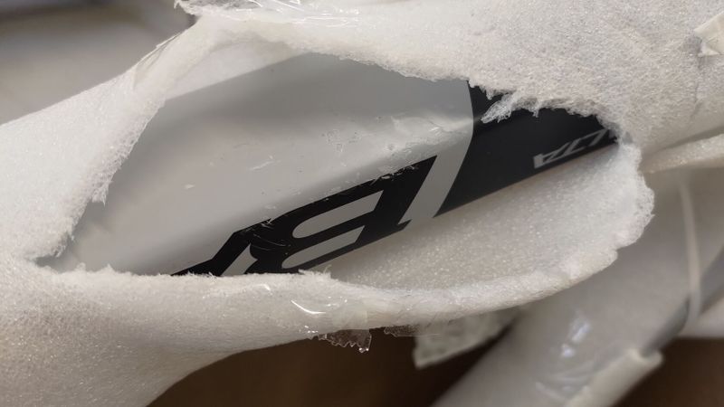 Basso Palta Stone Grey Rival AXS XPLR velikost L, poškrábaný v přepravě