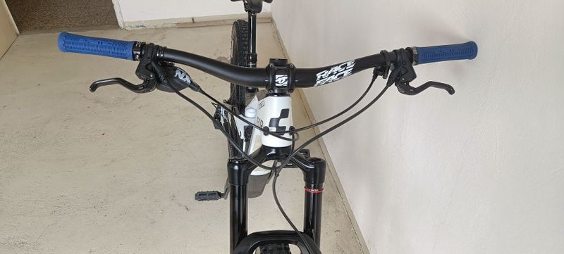 PRODÁM KARBONOVÉ ENDURO CUBE STEREO 150 velikost S