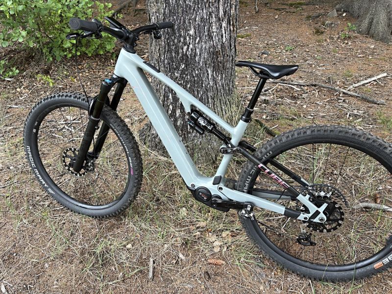 ELEKTROKOLO CUBE AMS HYBRID ONE44 C:68X TM 400X 29 - 17,9 kg