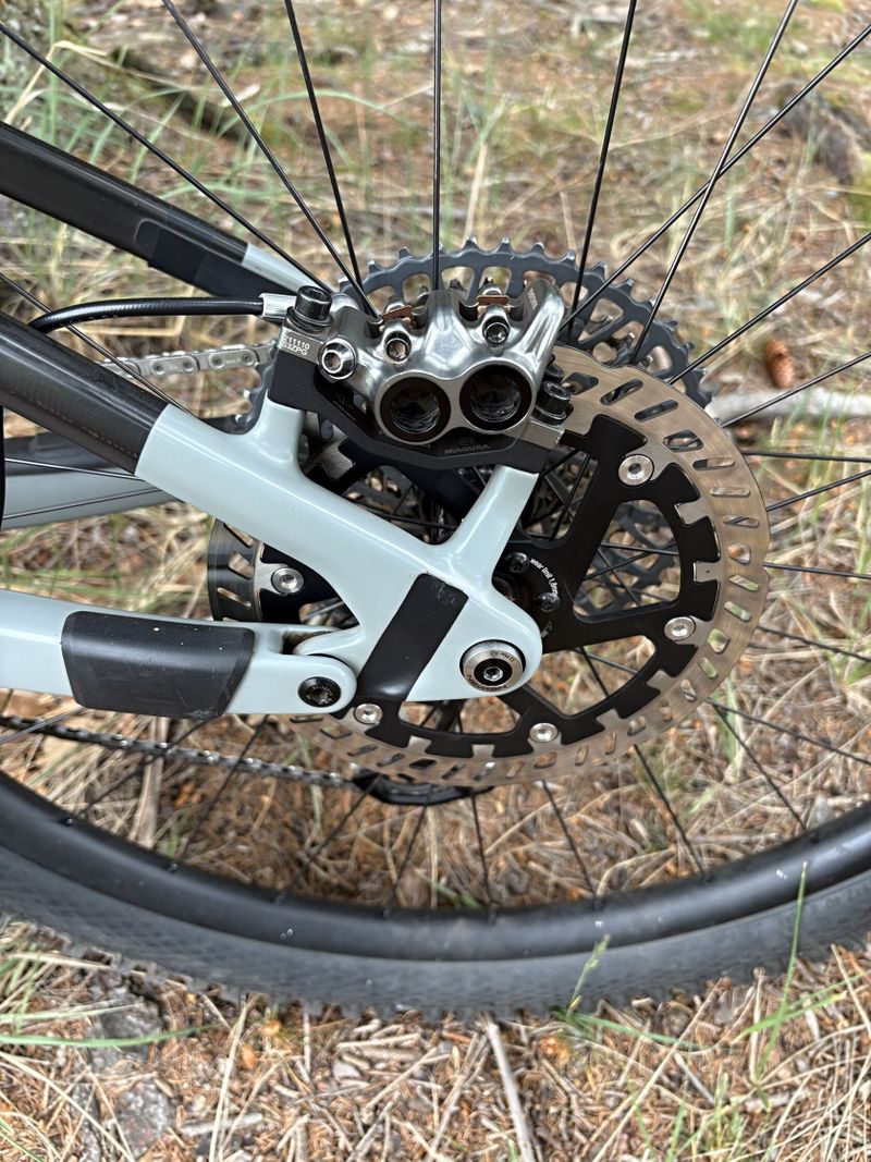 ELEKTROKOLO CUBE AMS HYBRID ONE44 C:68X TM 400X 29 - 17,9 kg