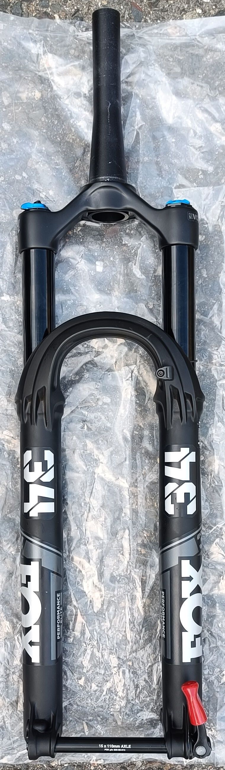 NOVÁ VIDLICE – FOX FIT4 PERFORMANCE ELITE 34, 29“, 140mm, 3-Pos, neježděná, sundaná z kola