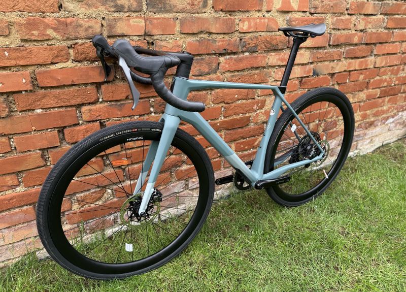 Superior X-Road GR, 1x12, karbon kola, combo řídítka, nové komponenty