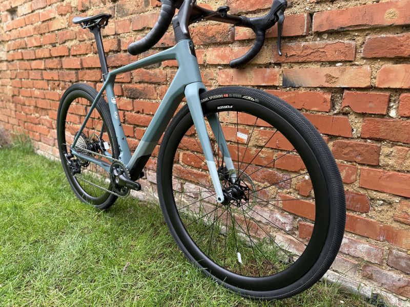 Superior X-Road GR, 1x12, karbon kola, combo řídítka, nové komponenty