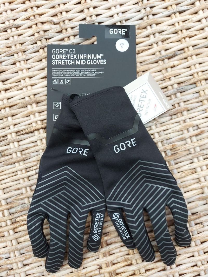 Cyklistické oblečení Specialized , Gore a Adidas
